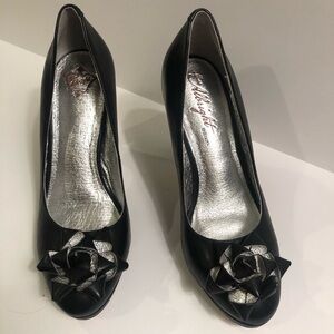 Miss Albright specialty black pump flower heel. Womens 7M. Excellent condition